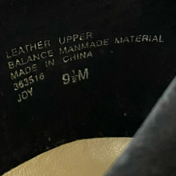 VINTAGE Suede Heels in Black - 9.5 - Picture 15 of 16